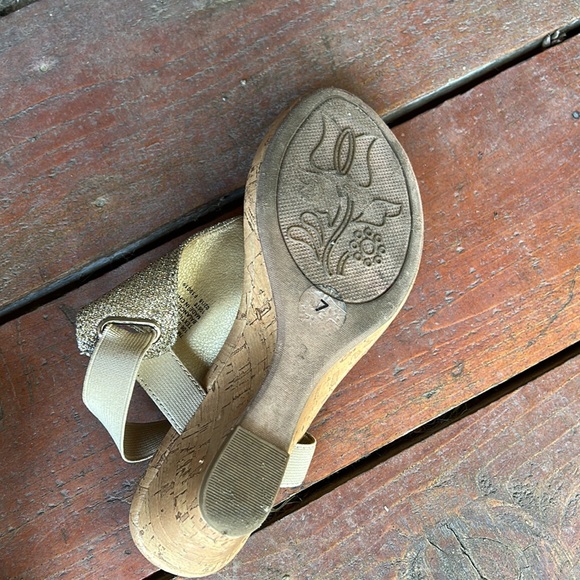 Gold Wedge Sandals - Size 7 - Picture 3 of 3